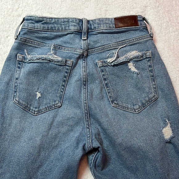 Hollister ripped curvy high rise mom jeans - Picture 2 of 5